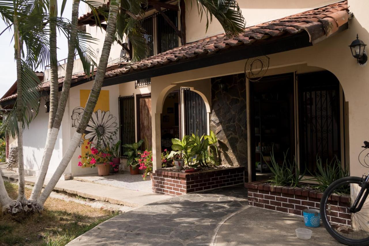 The Corner Hostel ปลายาบลังกา ภายนอก รูปภาพ